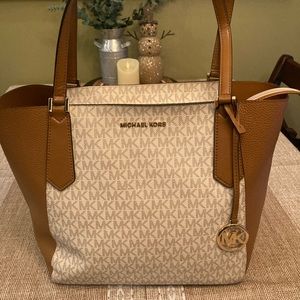 Michael Kors purse. Used only 3-4 times.